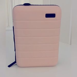 Away luggage “The Mini” travel accessory bag